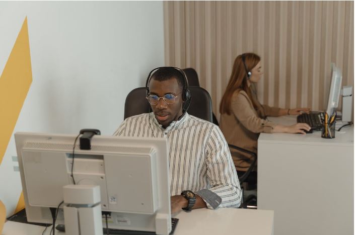 Entreprise : pourquoi avoir une permanence téléphonique externalisée ?