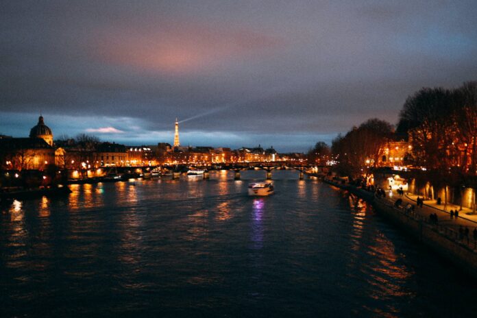 Le Magicien Paris : Un Artiste Fascinant et Énigmatique