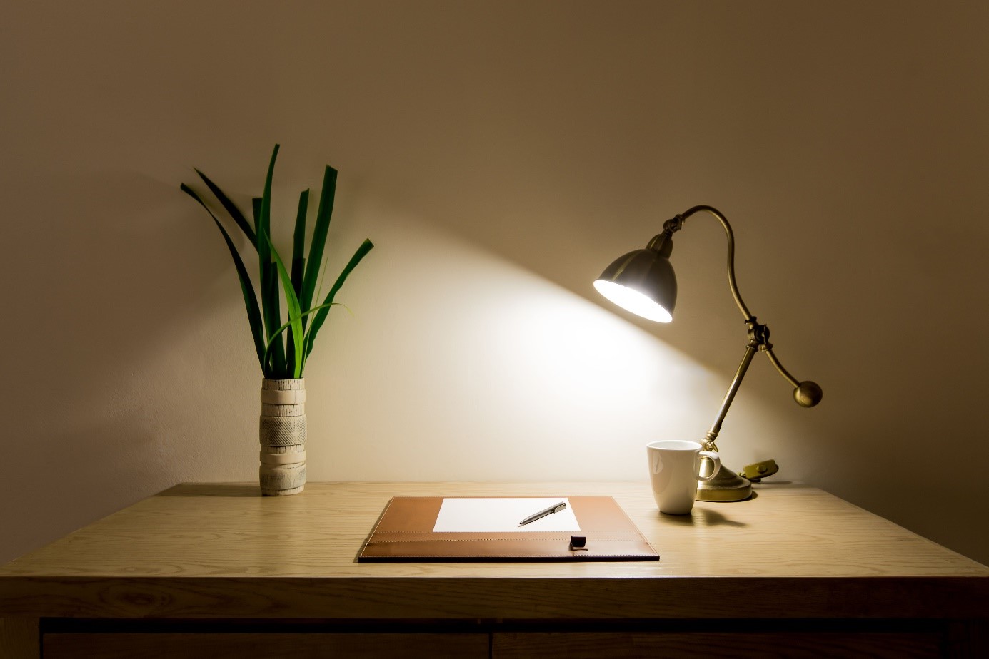 Quelle lampe choisir pour votre bureau ? Guide complet
